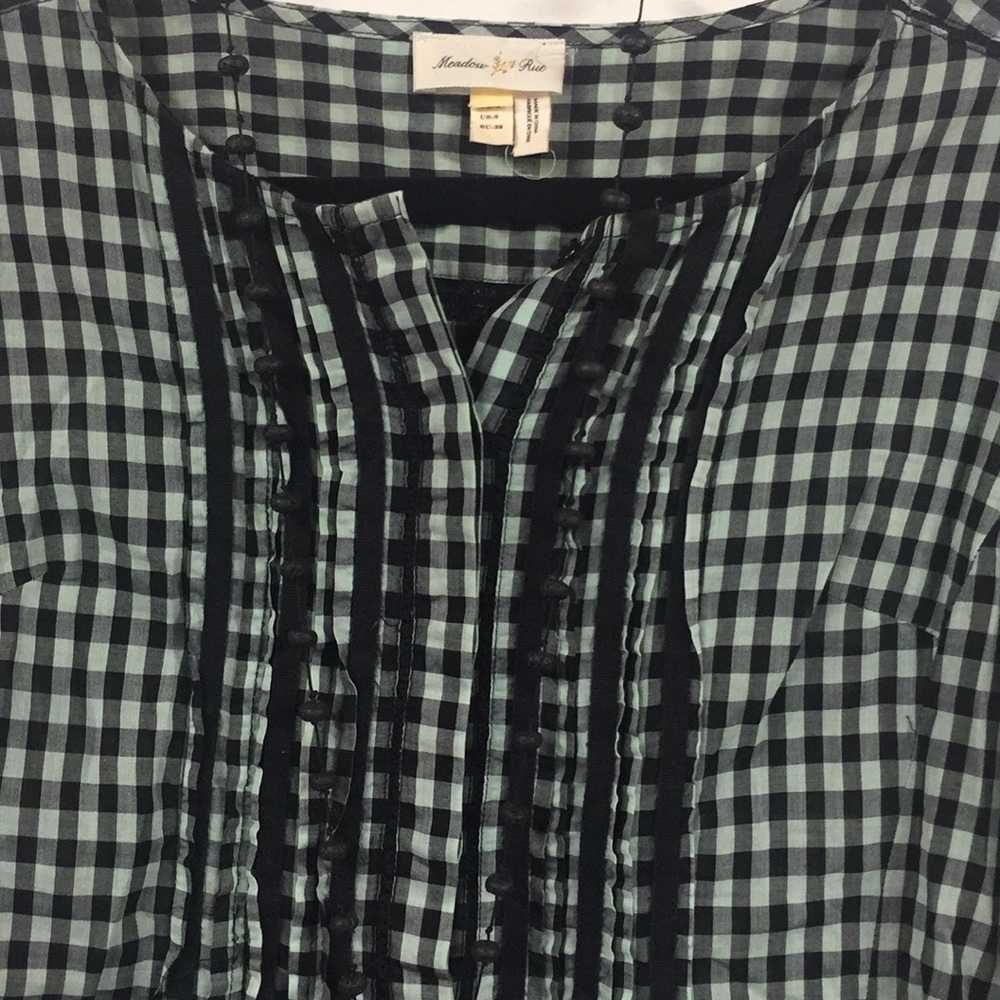 Woman’s blouse - Picture 2 of 4